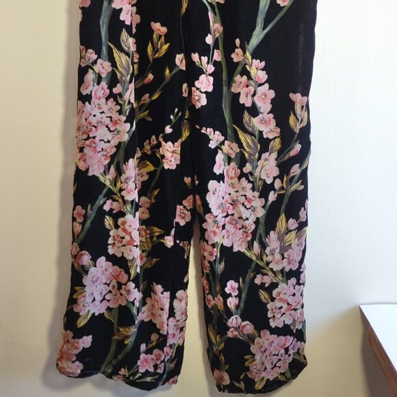 Lulus Black Velvet Floral Jumpsuit Moody Hues Edgy Dark Coquette Size Small EUC - Picture 6 of 12